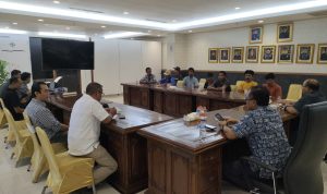 Petugas TN Tesso Nilo Kawal Mediasi, Warga Bukit Makmur Sepakat untuk Direlokasi