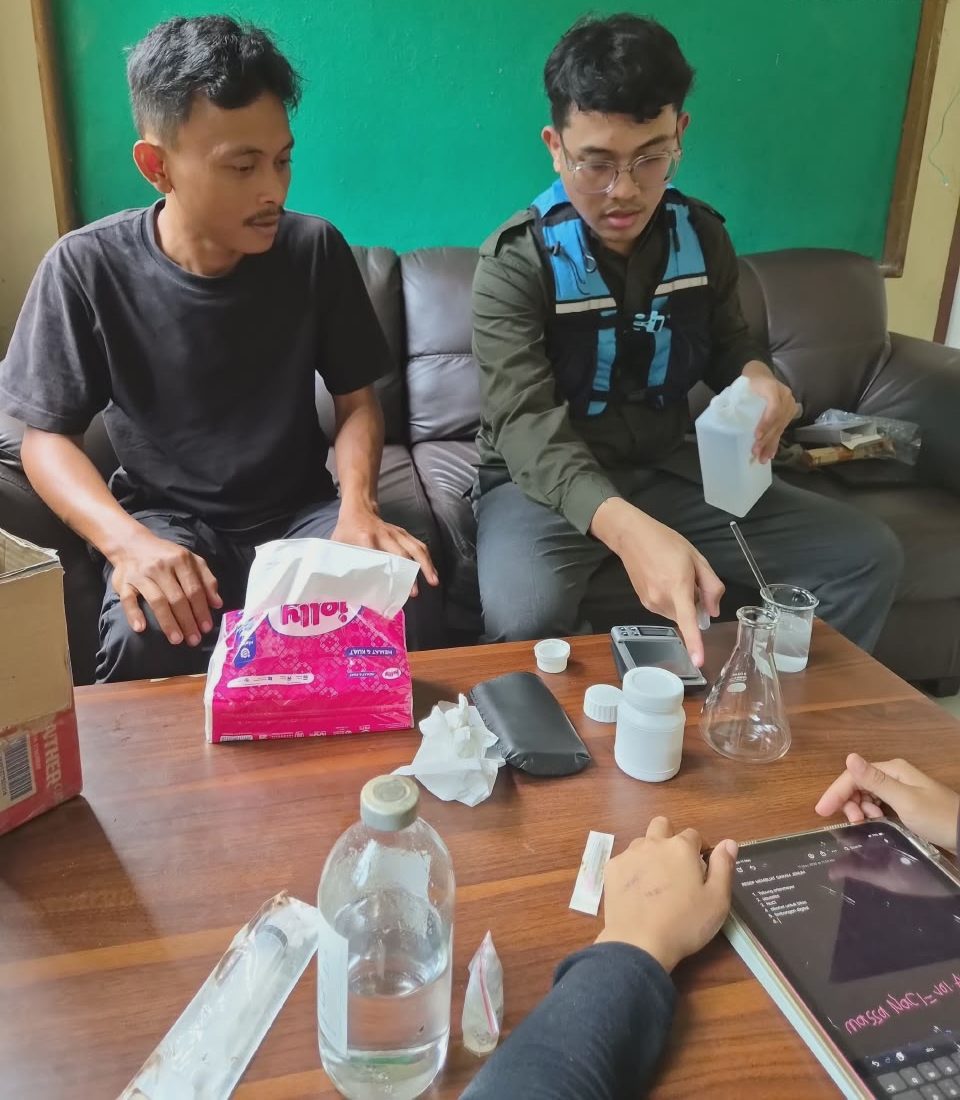 Racikan Senyap untuk Sang Raksasa: Cerita dari Balik Meja Lab Perawat Gajah Sumatra